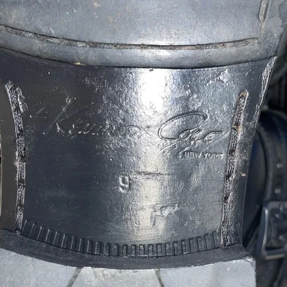 One pair Kenneth Cole black leather boots, size 9. Ankle with side zipper. - Picture 5 of 5